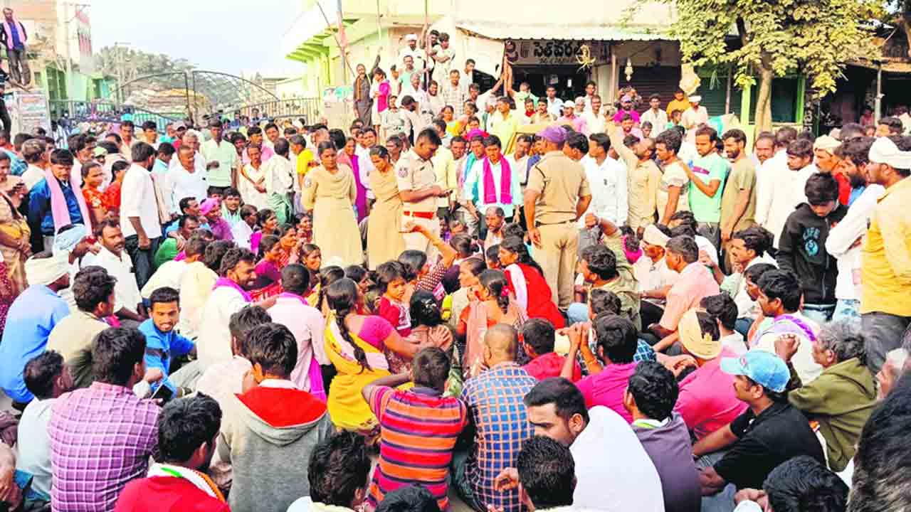 అన్నదాతల కన్నెర్ర