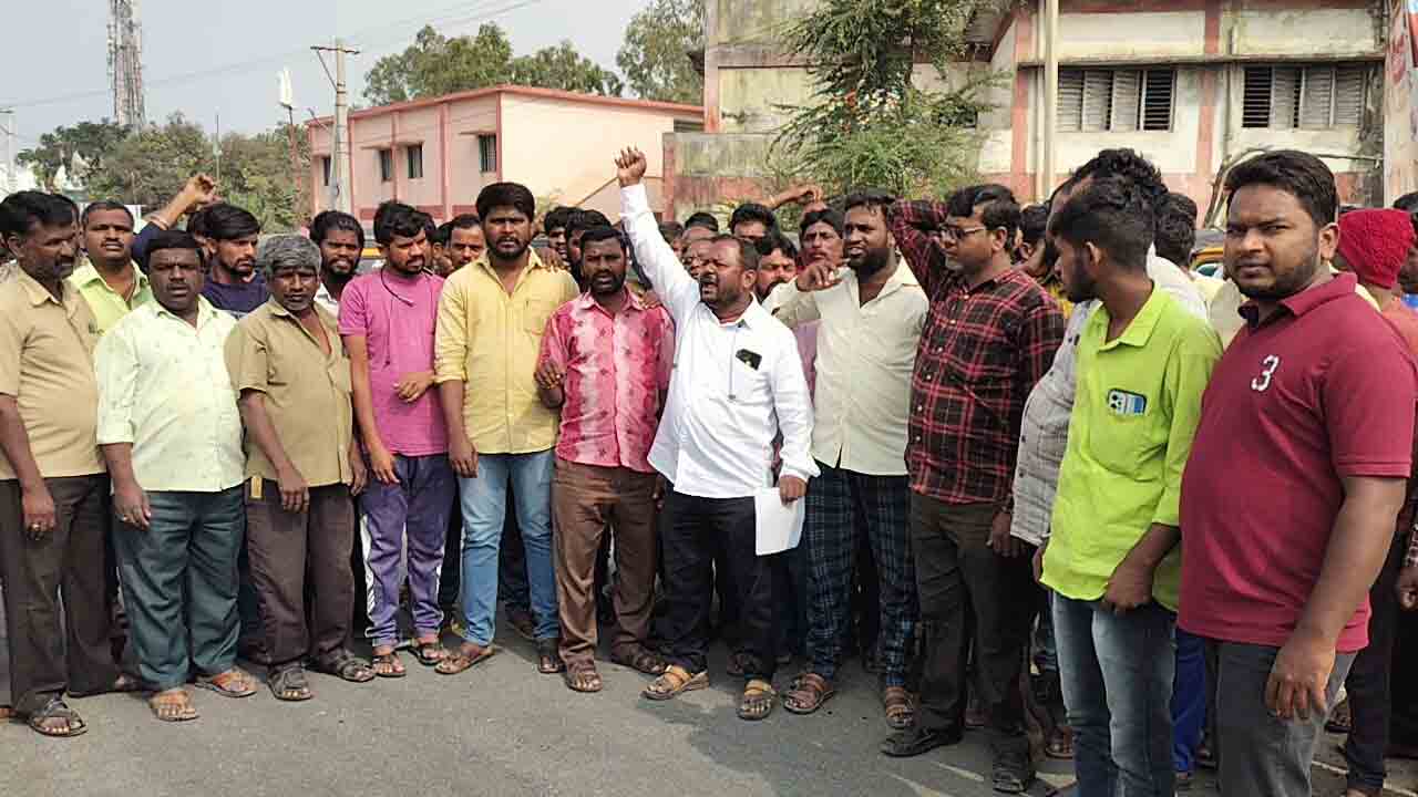 ప్రభుత్వమే ఆదుకోవాలి..