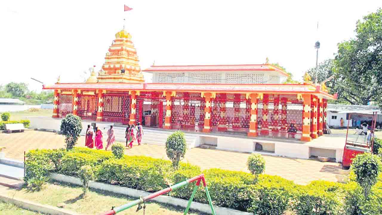 మూడు రాష్ర్టాల ఇష్టందైవం.. సలాబత్‌పూర్‌ అంజన్న