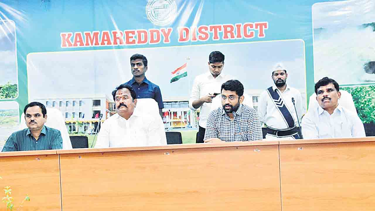 అధికారులు చిత్తశుద్ధితో పనిచేయాలి