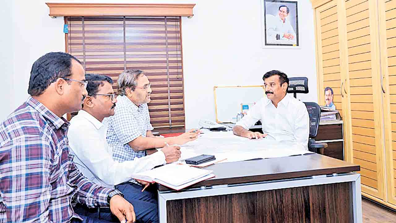 అభివృద్ధికి దిక్సూచి రహదారులు