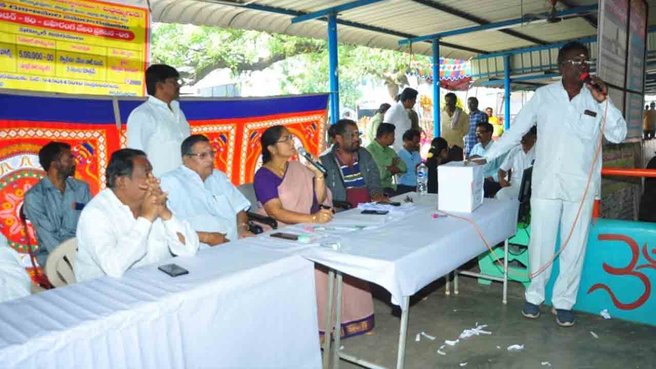 పెద్దమ్మగుడి షాపులకు వేలం