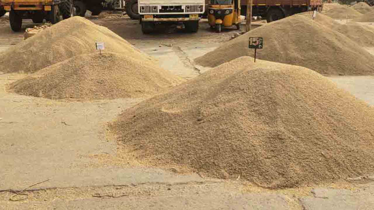 బాదేపల్లి మార్కెట్‌కు భారీగా ధాన్యం