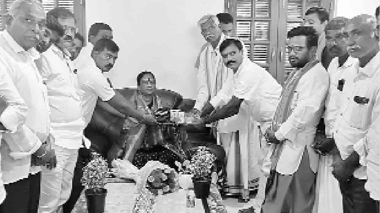 మంత్రులకు ఆహ్వానం