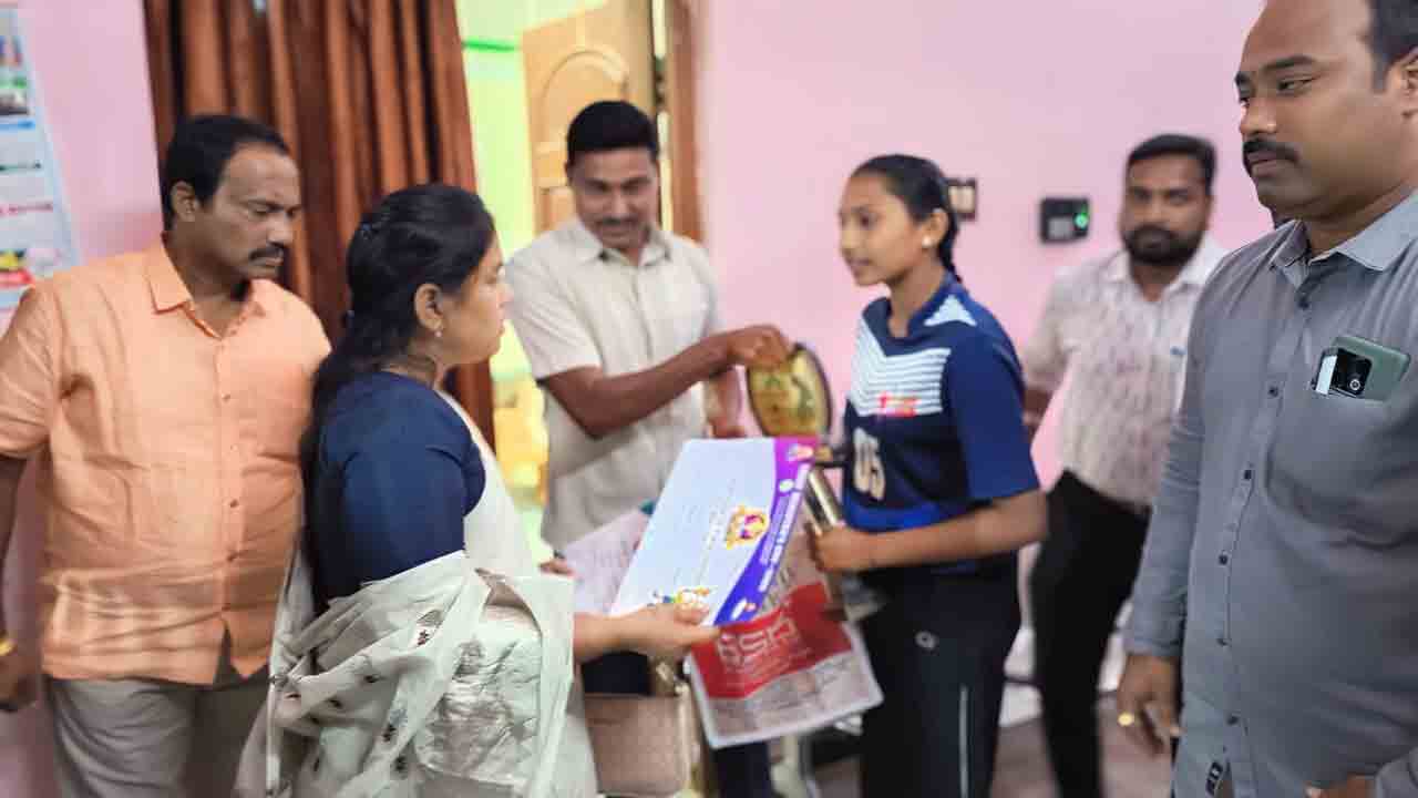 జాతీయస్థాయి వాలీబాల్‌ పోటీల్లో రాణించాలి