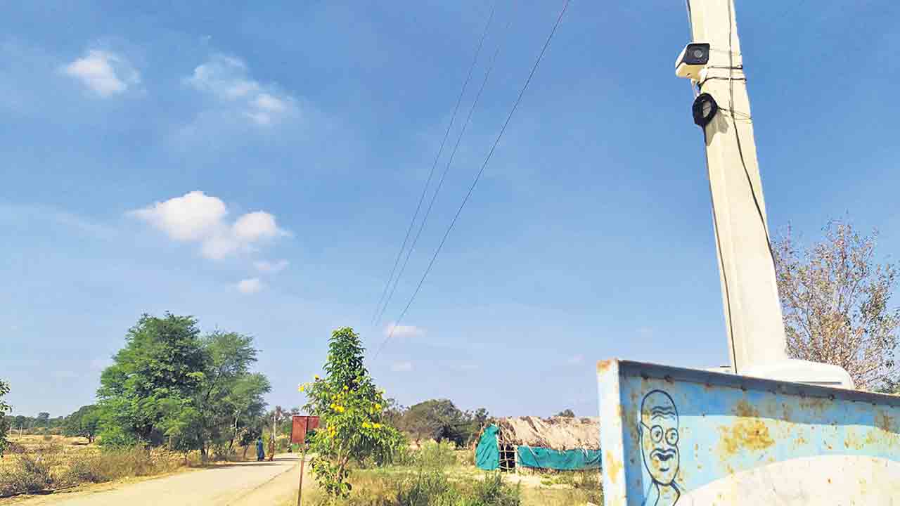 నిఘా నేత్రాలతో నేరాలకు అడ్డుకట్ట