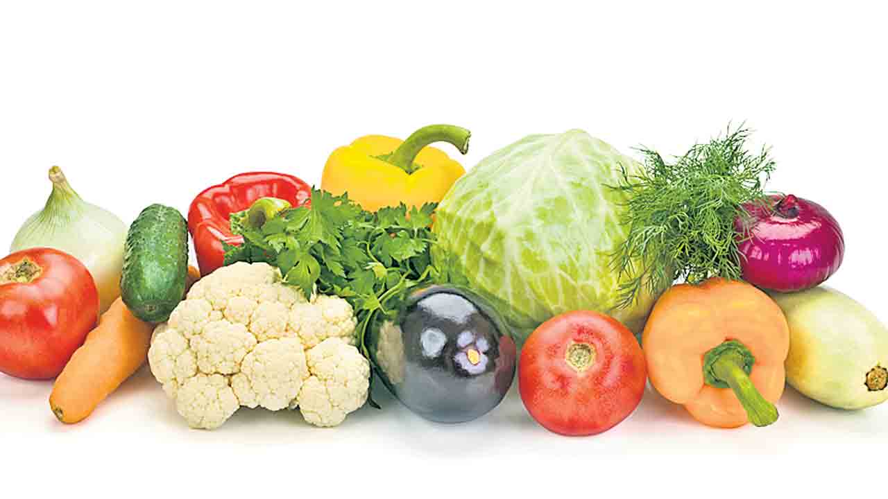 అమాంతం పెరిగిపోయిన ధరలు.. మార్కెట్‌ వెళ్లాలంటేనే జంకుతున్న ప్రజలు