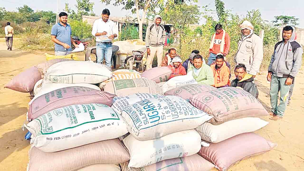 బియ్యం రవాణాకేదీ కళ్లెం?