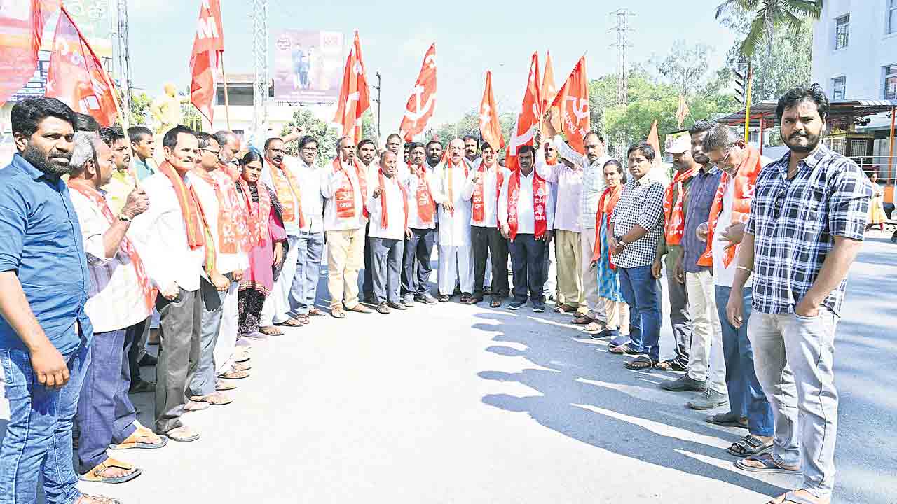 కేంద్ర ప్రభుత్వ తీరుపై ఆగ్రహం