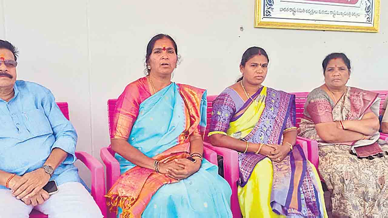 మెదక్‌ మెడికల్‌ కాలేజీని ప్రారంభించాలి