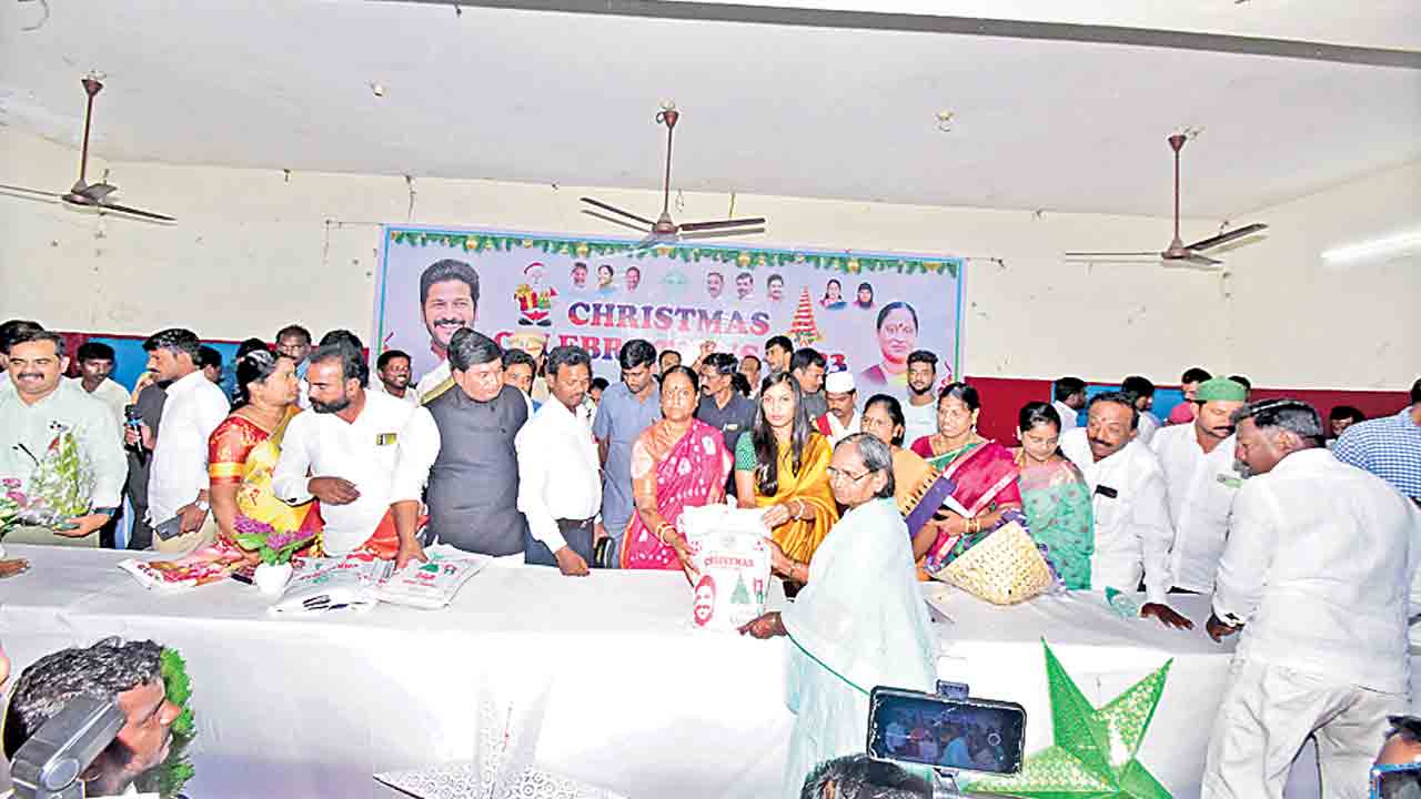 ప్రజలు సుఖసంతోషాలతో ఉండాలి