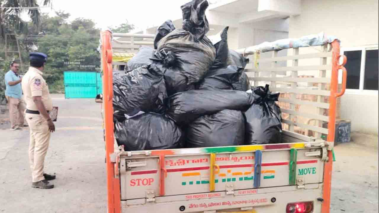 అక్రమంగా నిల్వ చేసిన ఔషధ డ్రగ్స్‌ స్వాధీనం