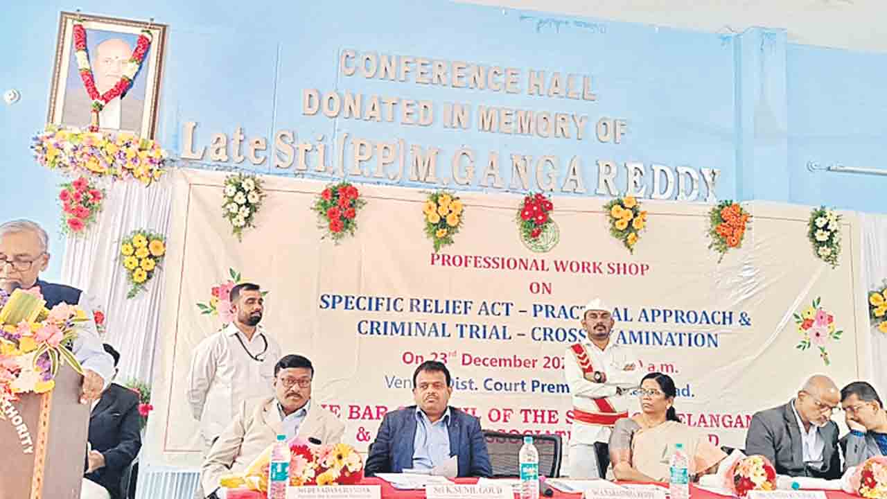 ‘న్యాయ విజ్ఞానాన్ని పెంపొందించుకోవాలి’