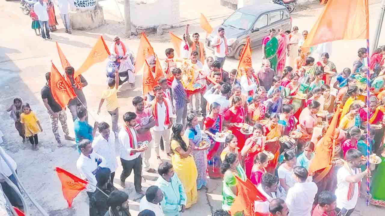 అయోధ్య రాముని పూజిత అక్షింతల ఊరేగింపు