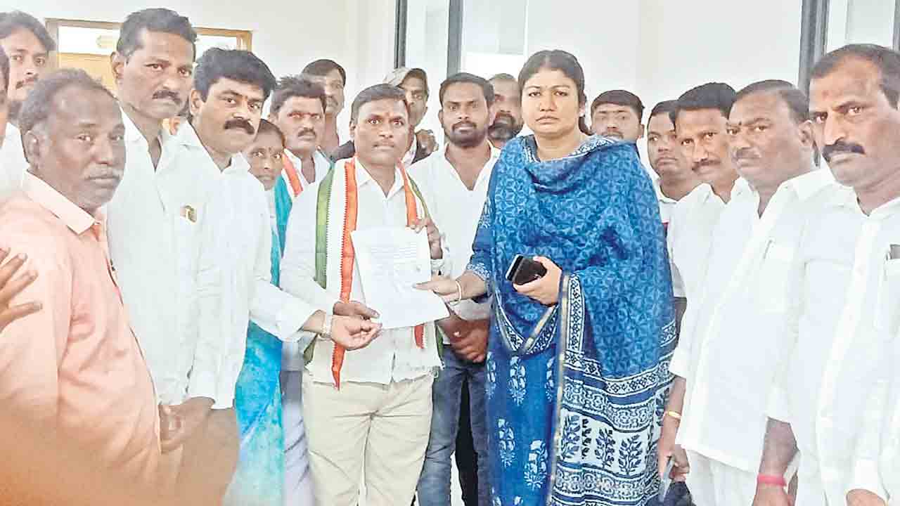 మాక్లూర్‌ ఎంపీపీపై అవిశ్వాస తీర్మానం