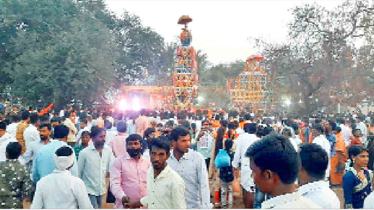 వైభవంగా రథోత్సవం