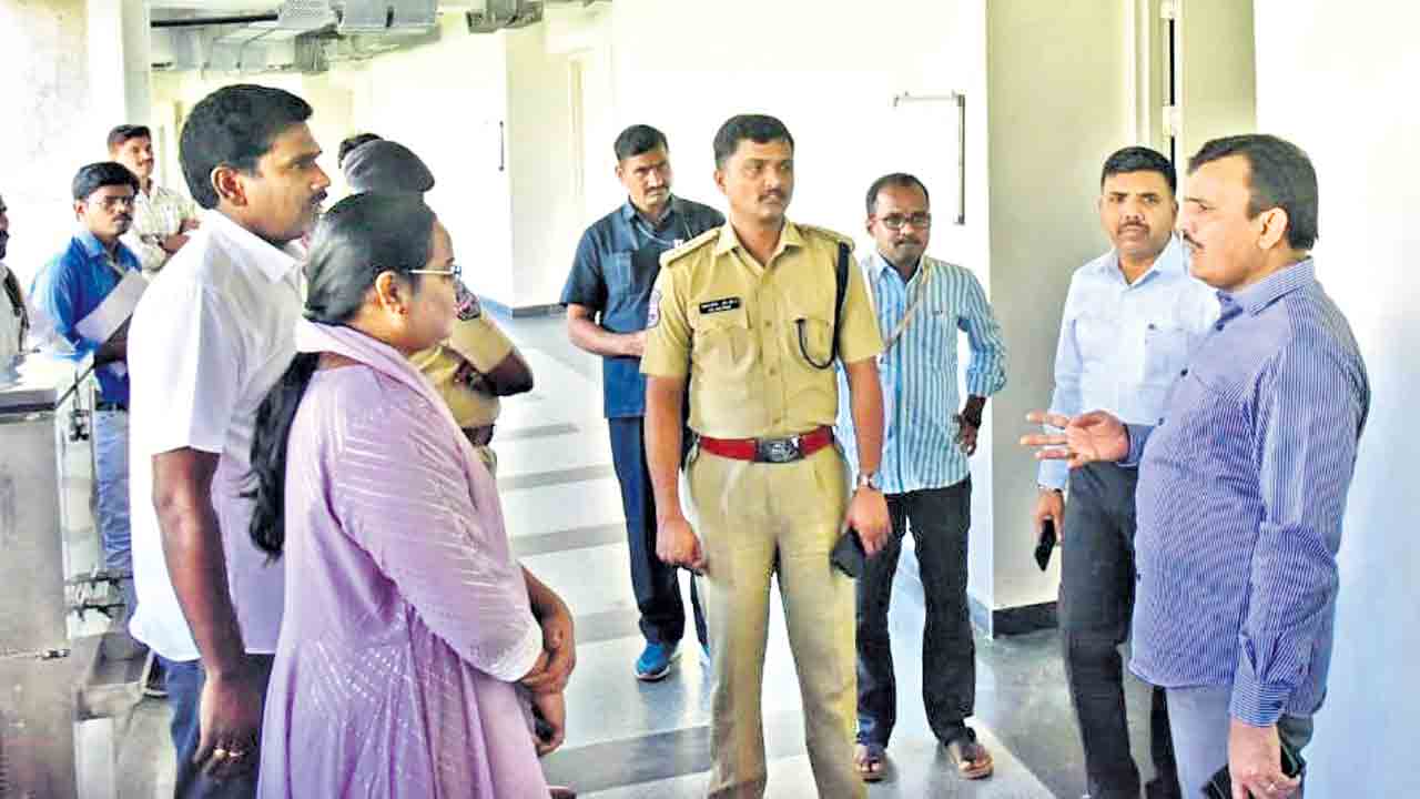 నిఘా నీడలో స్ట్రాంగ్‌రూం