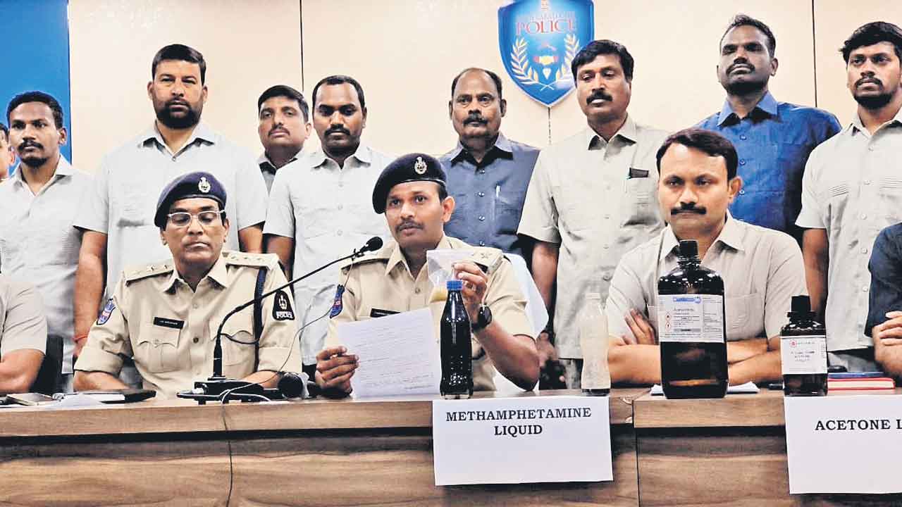 డ్రగ్స్‌ తయారీ ముఠా గుట్టు రట్టు