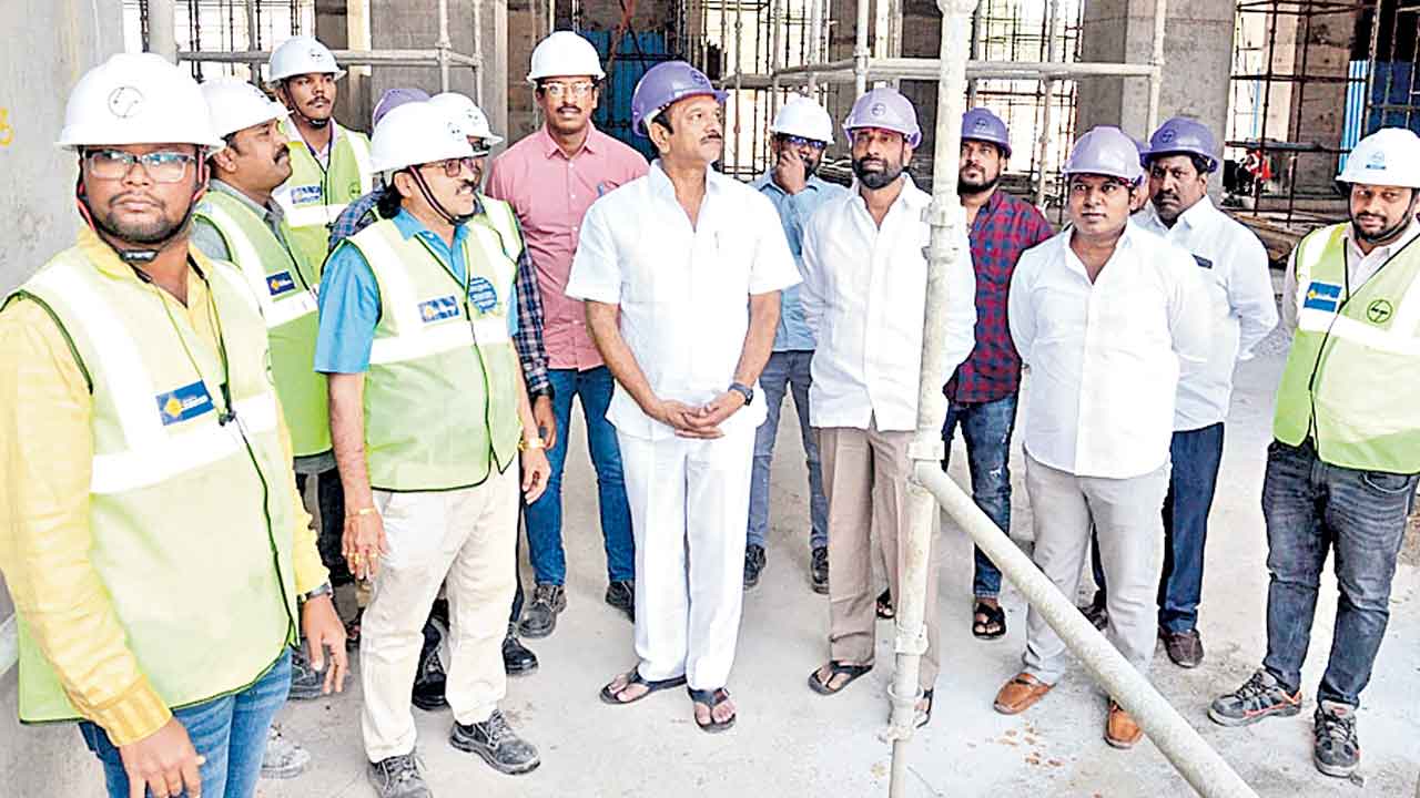 నాణ్యతా ప్రమాణాలతో ఆస్పత్రి నిర్మించాలి