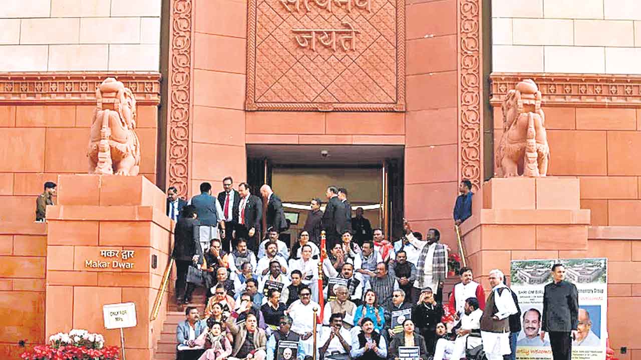 Parliament | కనీవినీ ఎరుగని రీతిలో ఎంపీల సస్పెన్షన్‌.. ఇది ప్రజాస్వామ్యమా? నియంతృత్వమా?