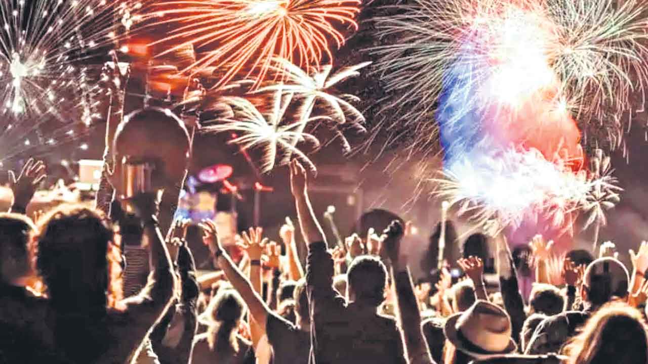 అలా నింగిలో తేలిపోదాం.. వస్తావా!