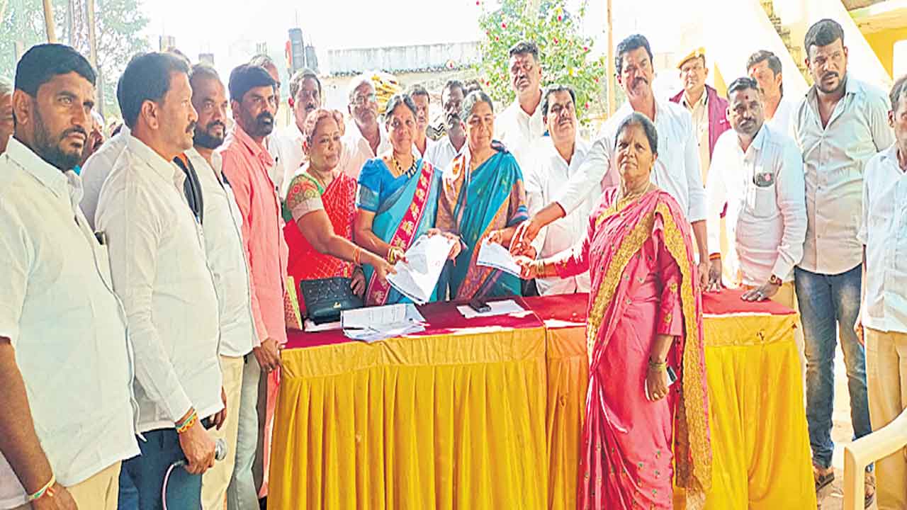 ఎరువులు, రైతుభరోసా అందించాలి