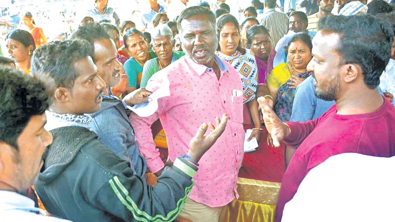 రెండోరోజూ అవే తిప్పలు