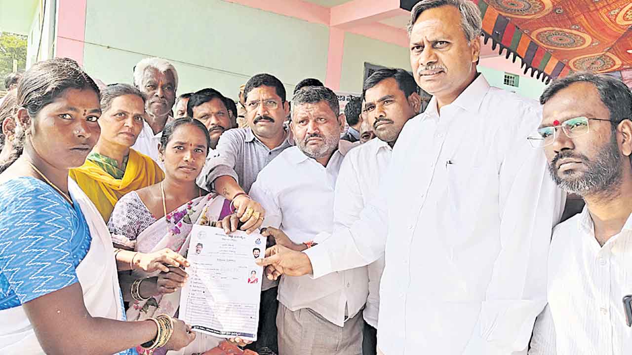 ప్రతి ఇంటికీ ప్రభుత్వ పథకాలు అందాలి