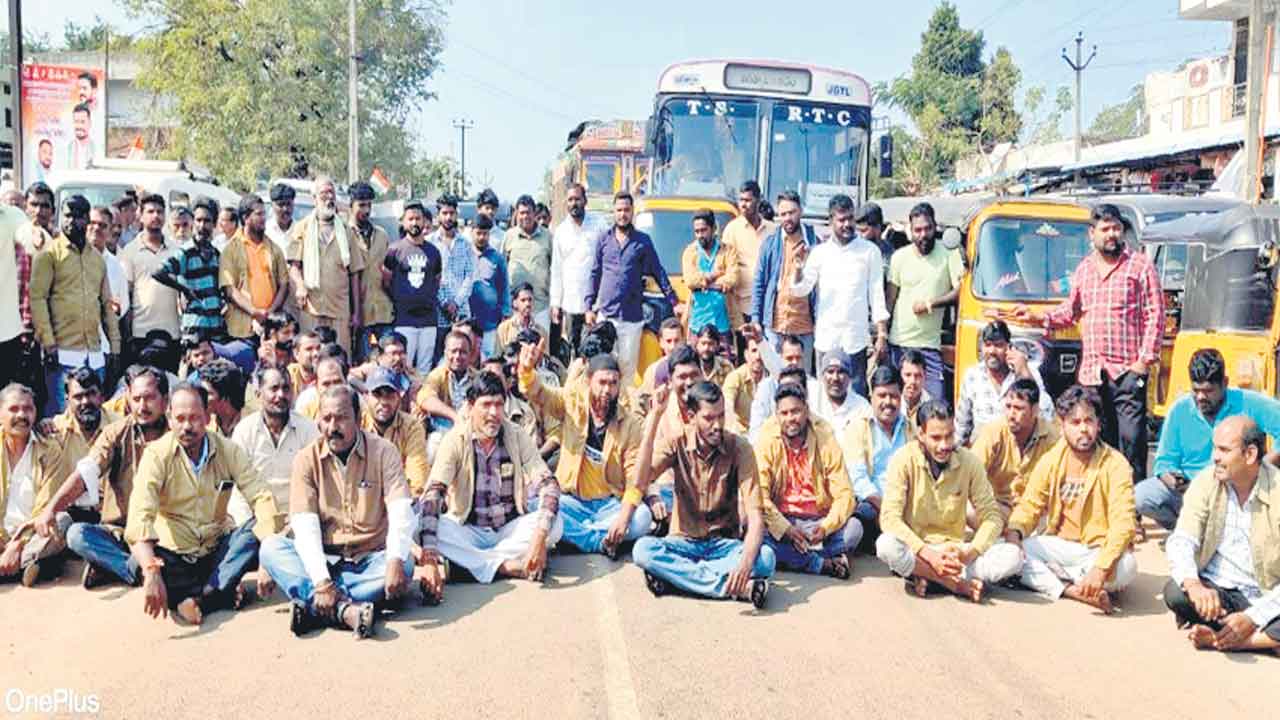 సర్కారోళ్లే న్యాయం చేయాలి