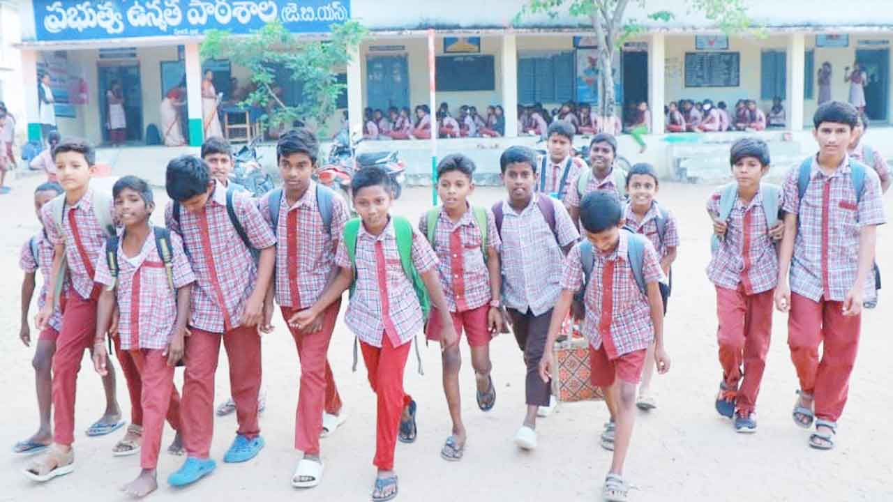 ప్రభుత్వ విద్యార్థులకు రవాణా చార్జీలు
