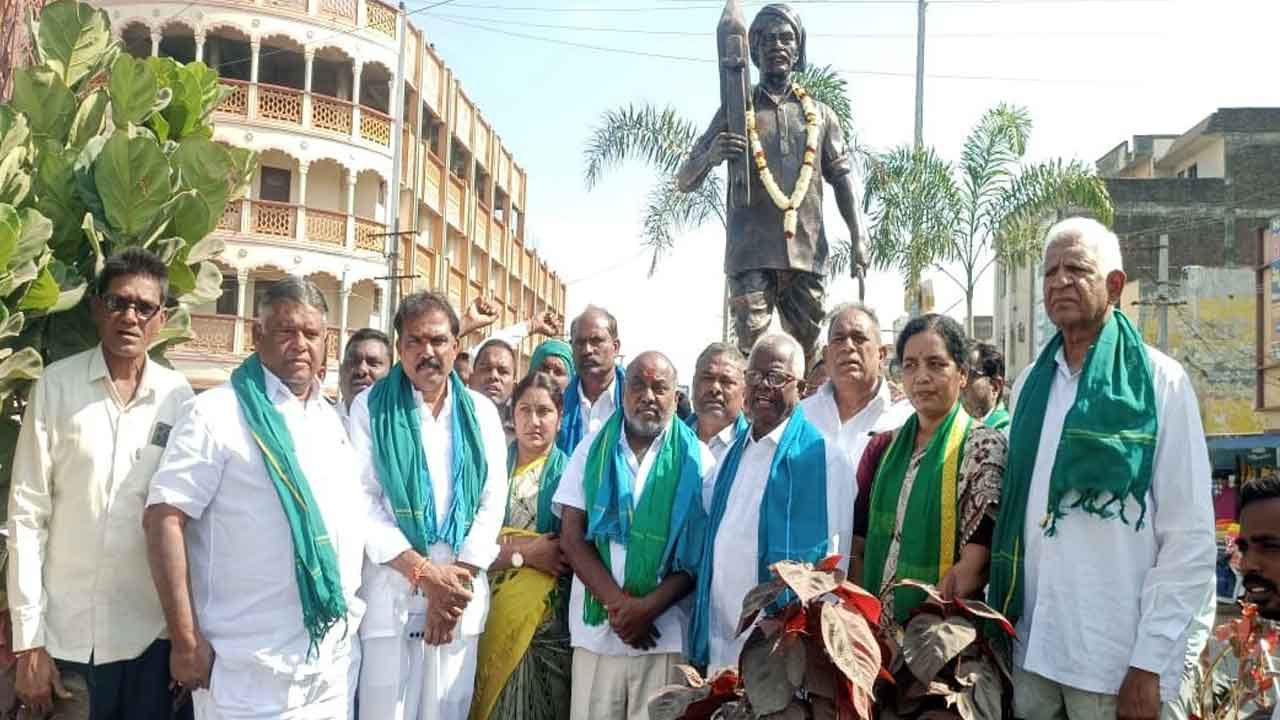 రైతులకు అండగా ఉండాలి