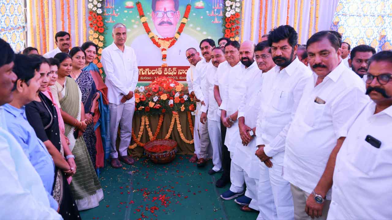 సత్యవతికి హరీశ్‌రావు పరామర్శ