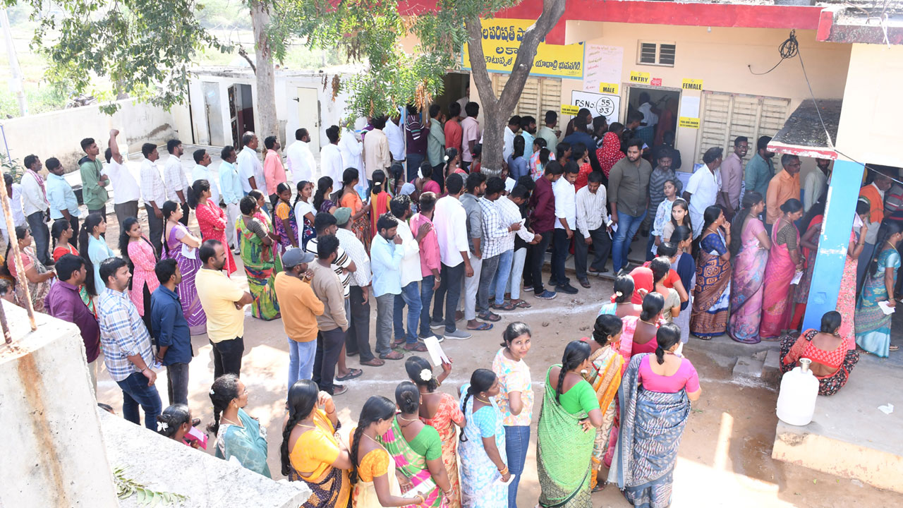 పోటెత్తిన ఓటర్లు