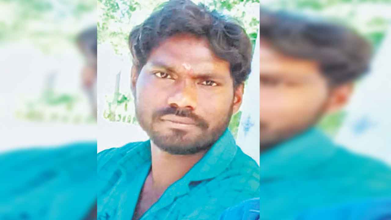 రైలుకిందపడి కౌలు రైతు ఆత్మహత్య