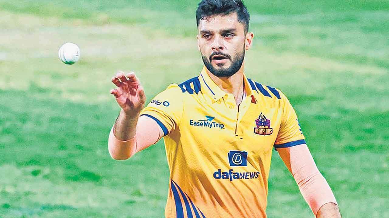 నవీన్‌ ఉల్‌ హక్‌పై నిషేధం