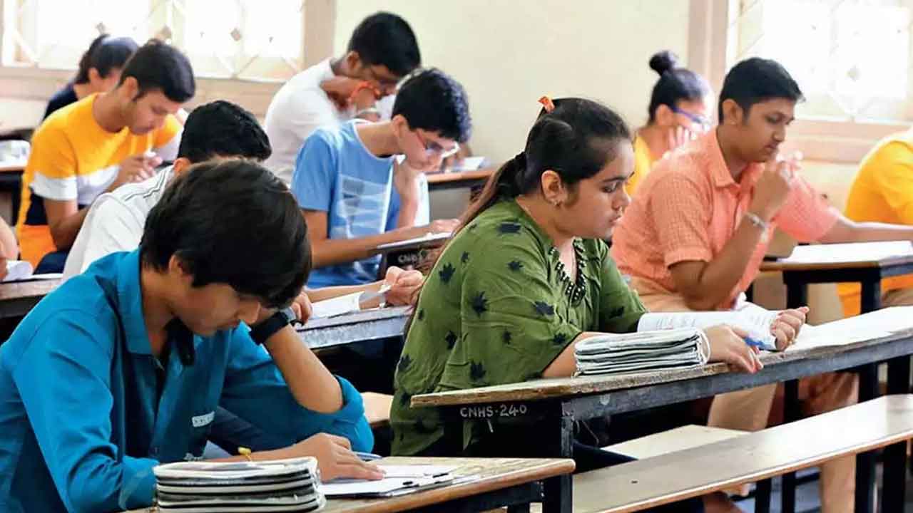 TS SSC Exams | ఆరు పేపర్లకు 7 రోజులు పరీక్షలు.. పదో తరగతి పరీక్షల్లో కీలక మార్పులు!