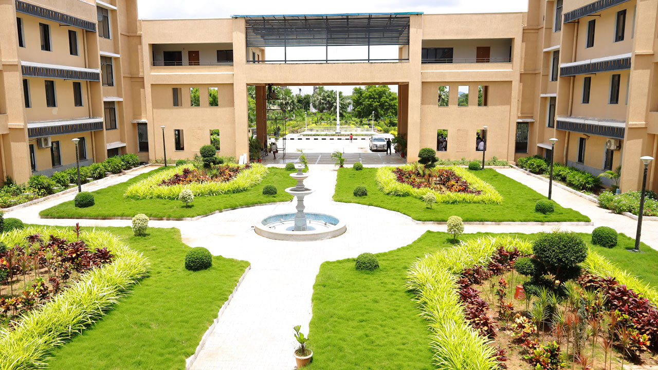 చేరువైన పాలన