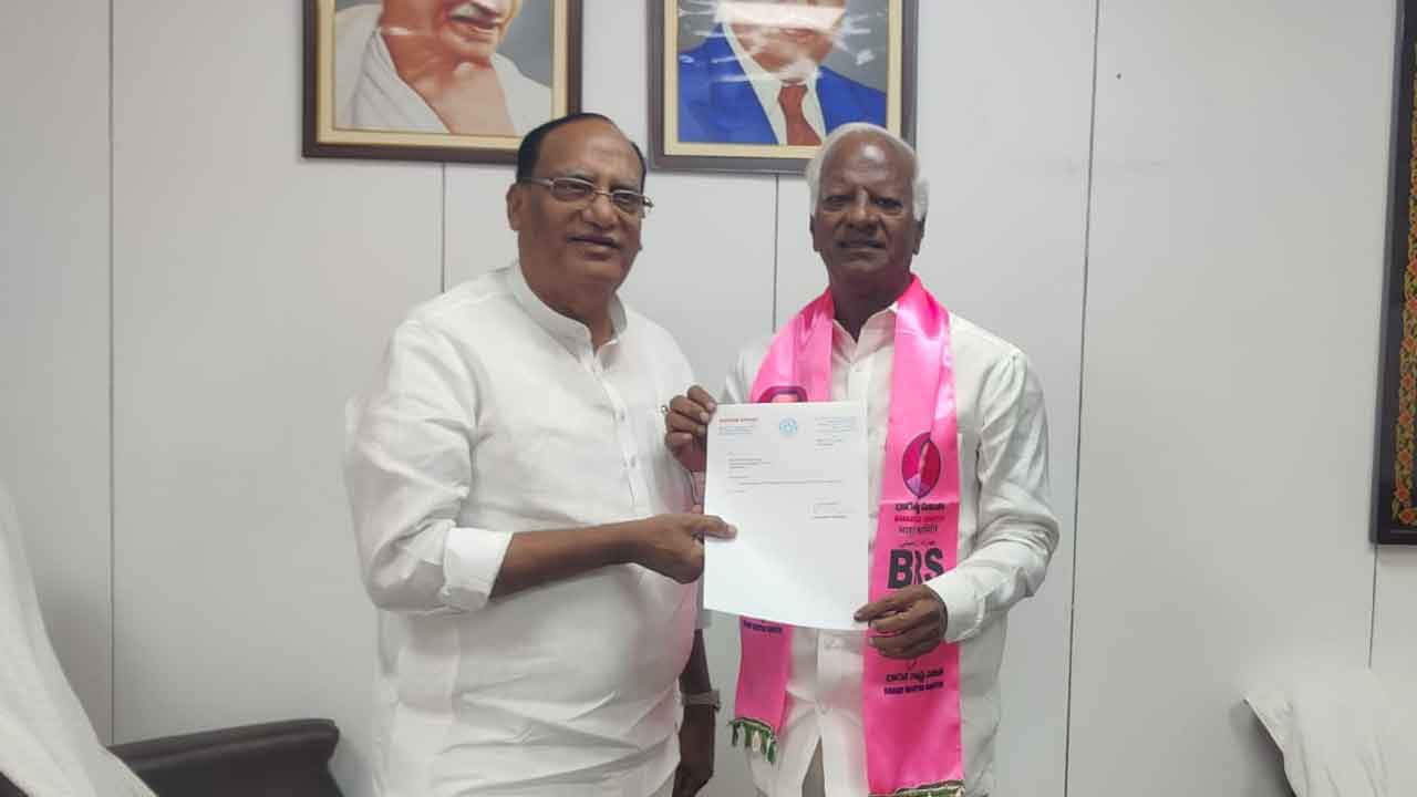 ముగ్గురు ఎమ్మెల్సీల రాజీనామా