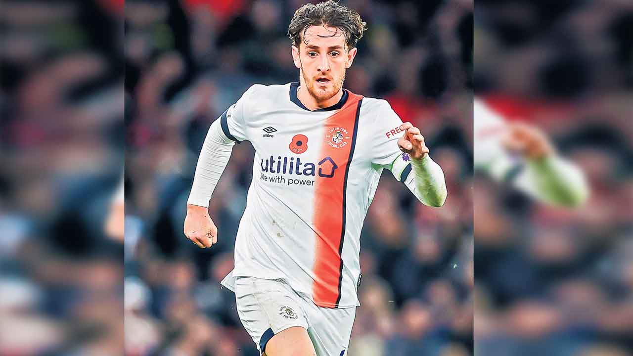 మైదానంలో కుప్పకూలినా..