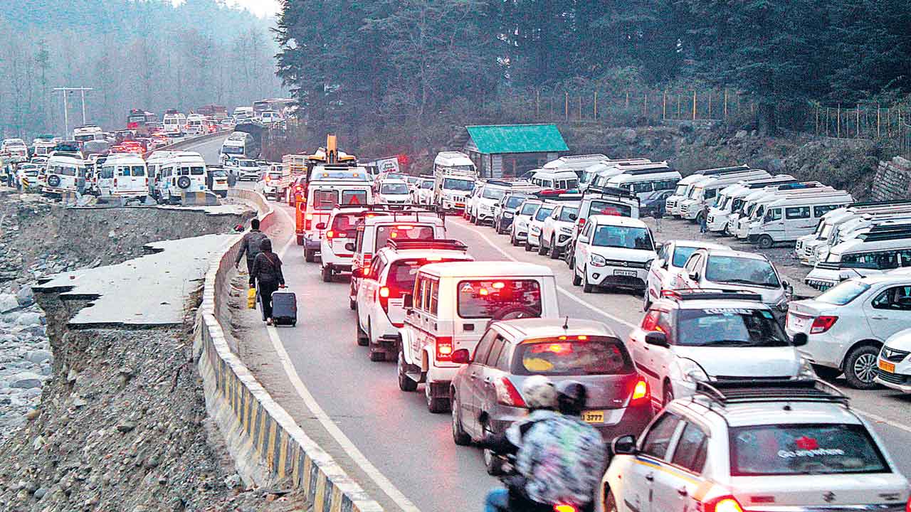 Holidays | లాంగ్‌ వీకెండ్‌.. దేశవ్యాప్తంగా పర్యాటక ప్రదేశాలకు పోటెత్తిన పర్యాటకులు