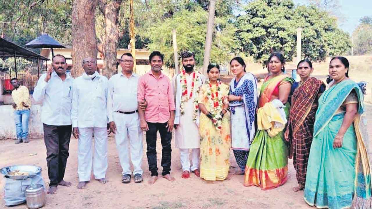 ప్రేమ పేరిట ఉపాధ్యాయుడి మోసం