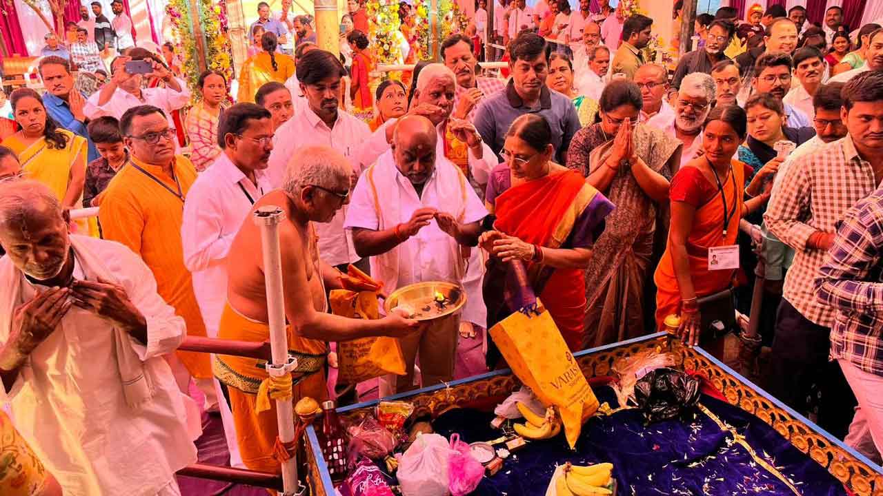 ‘ముక్కోటి’ వైభవం