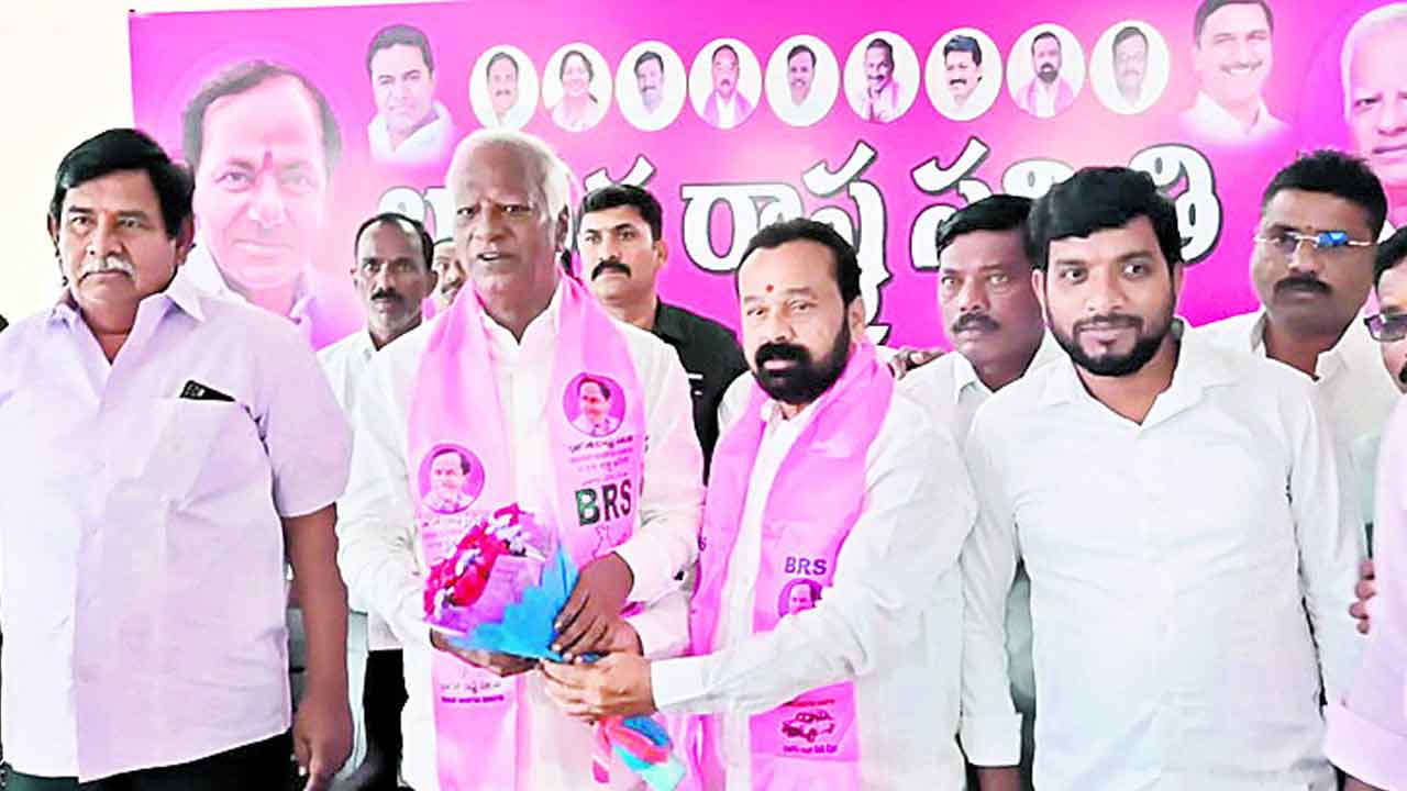 ఆరు గ్యారెంటీలను అమలు చేయాలి 