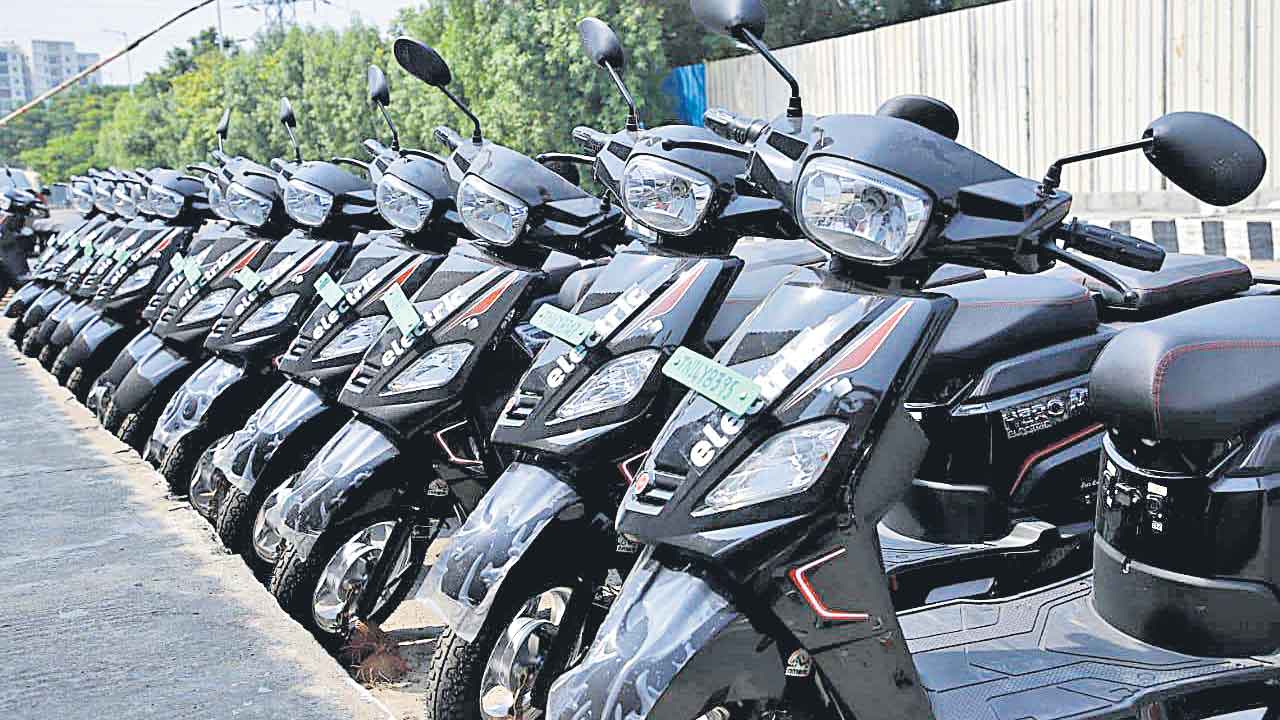 Electric Vehicles | రాష్ట్రంలో విద్యుత్తు వాహనాల జోరు.. 46 వేలు దాటిన ఈవీల సంఖ్య