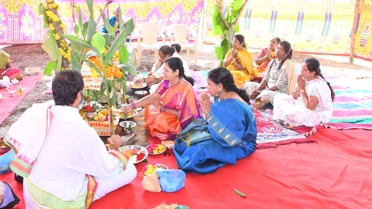 యాదగిరీశుడికి వైభవంగా నిత్యారాధనలు