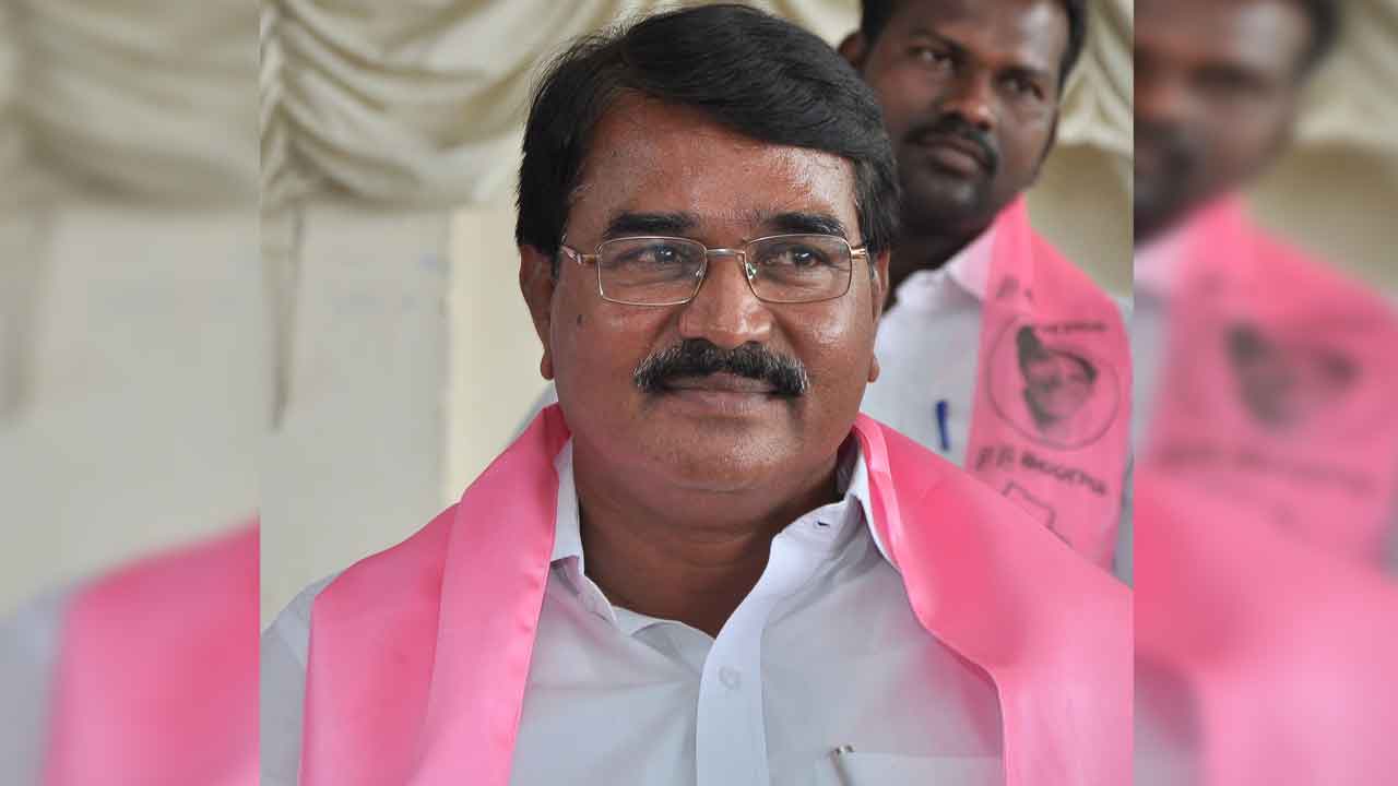 ప్రజలకు అందుబాటులో ఉండాలి