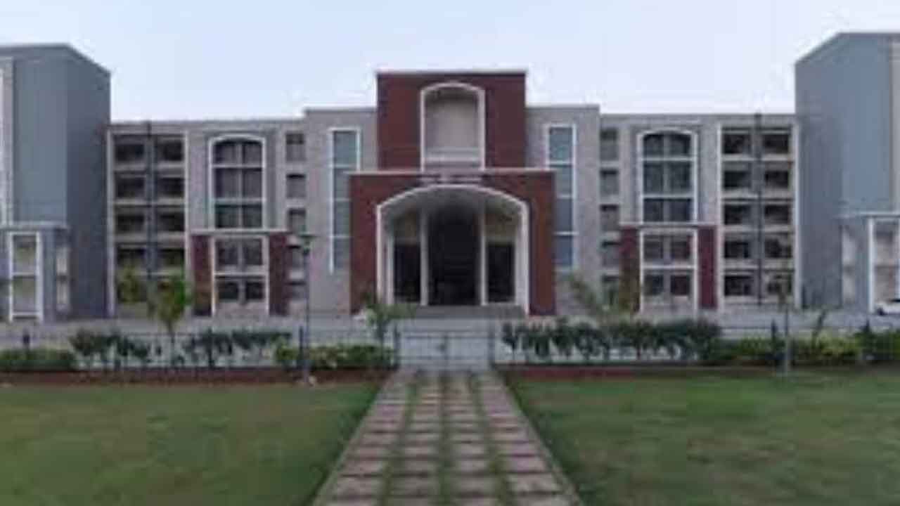 ప్యూన్‌ ఉద్యోగానికి జార్ఖండ్‌ మంత్రి కొడుకు ఎంపిక