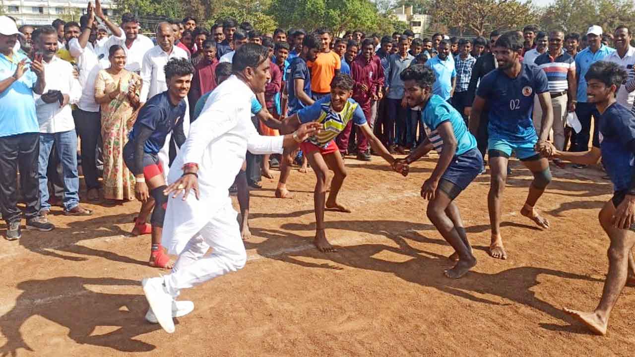 ఫుట్‌బాల్‌లో చండూరు జట్టు విజయం