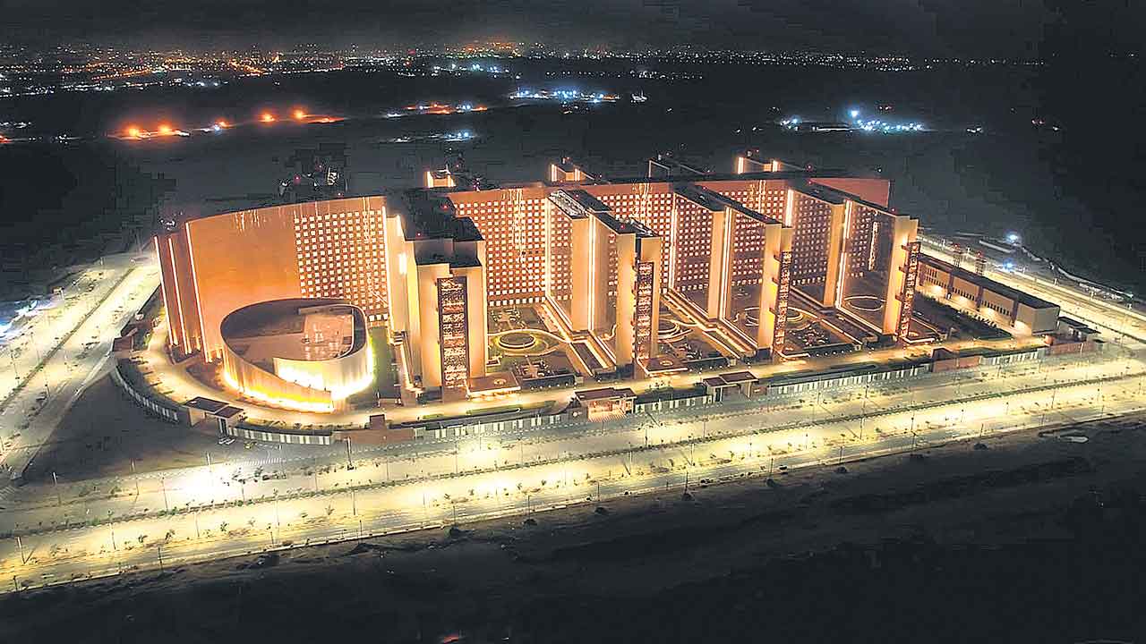 పార్లమెంట్‌ ఘటన వెనుక ఎవరున్నారో తేలాలి