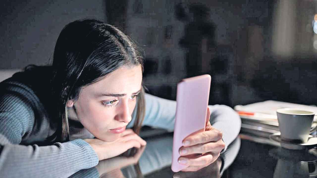 Social Media | సోషల్‌మీడియా వాడకం తగ్గిస్తే మానసిక ఆరోగ్యం